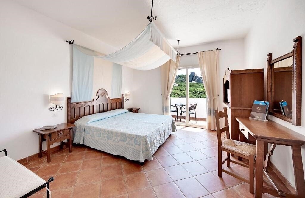 Zdjęcie Colonna Grand Hotel Capo Testa 5*