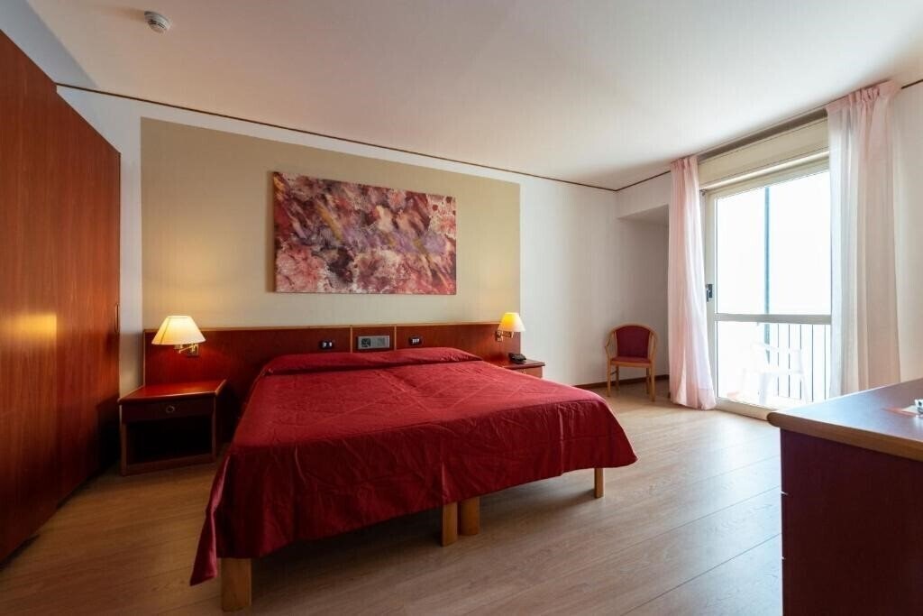 Hotel Villaggio Torre Normanna 4*