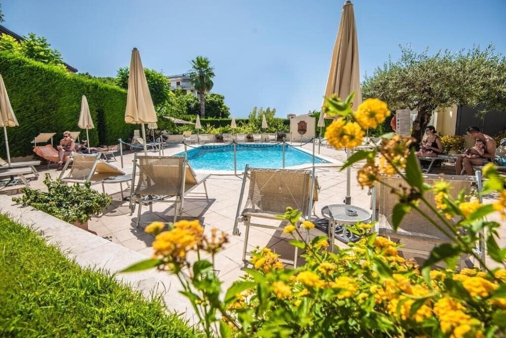 Hotel Villa Daphne 4*