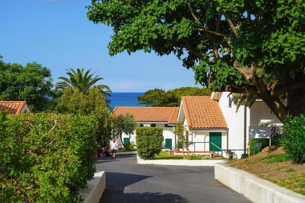 Hotel Cefalu Resort Sporting Club 4*