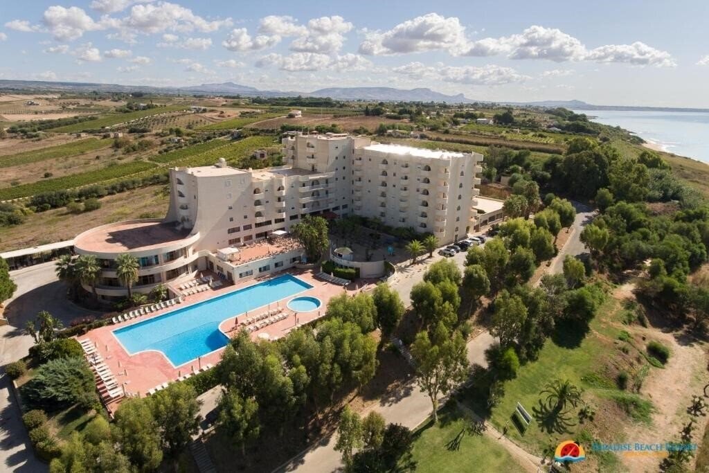 Hotel Paradise Beach 4*