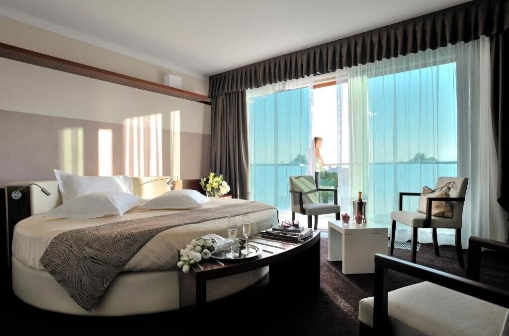 Фото Aqualux Hotel SPA Suite & Terme 4*