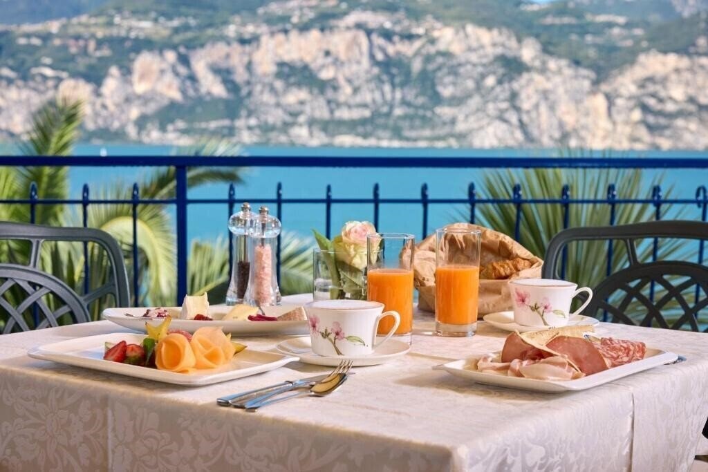 Zdjęcie Capri 3*