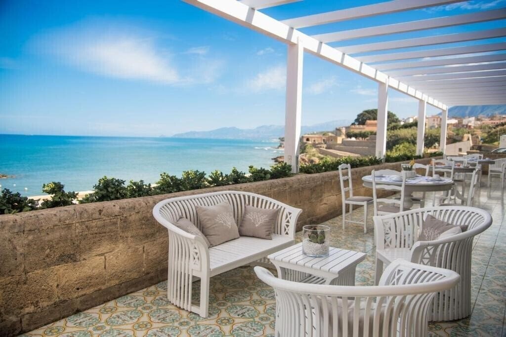 Готель Tonnara 3*