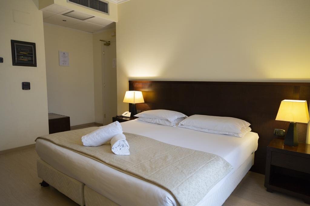 Zdjęcie iH Hotels Roma La Mela (ex. La Mela) 4*