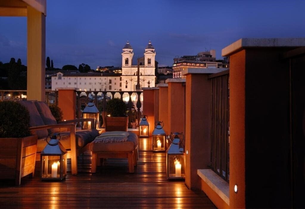Отель Portrait Roma 5*