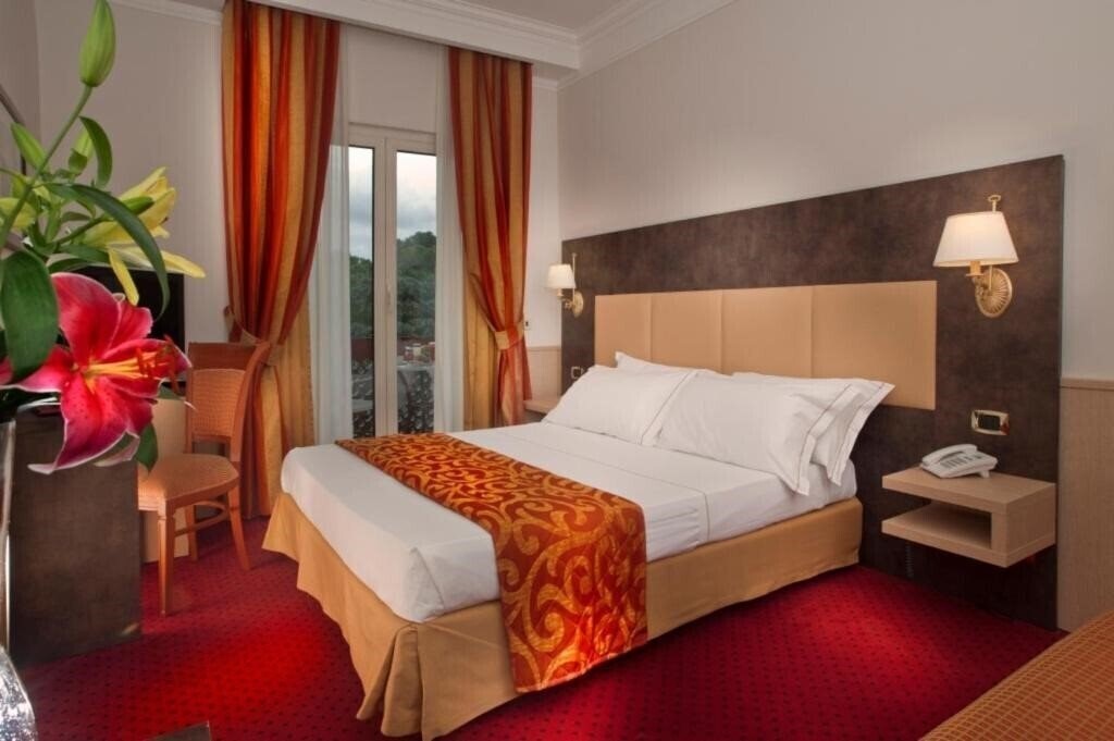 Фото Pinewood Hotel Rome 4*