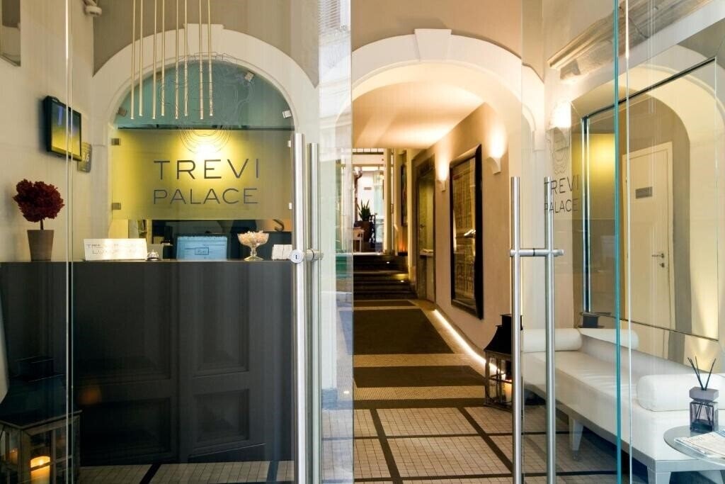 Hotel Trevi Palace Luxury Apartments 5*