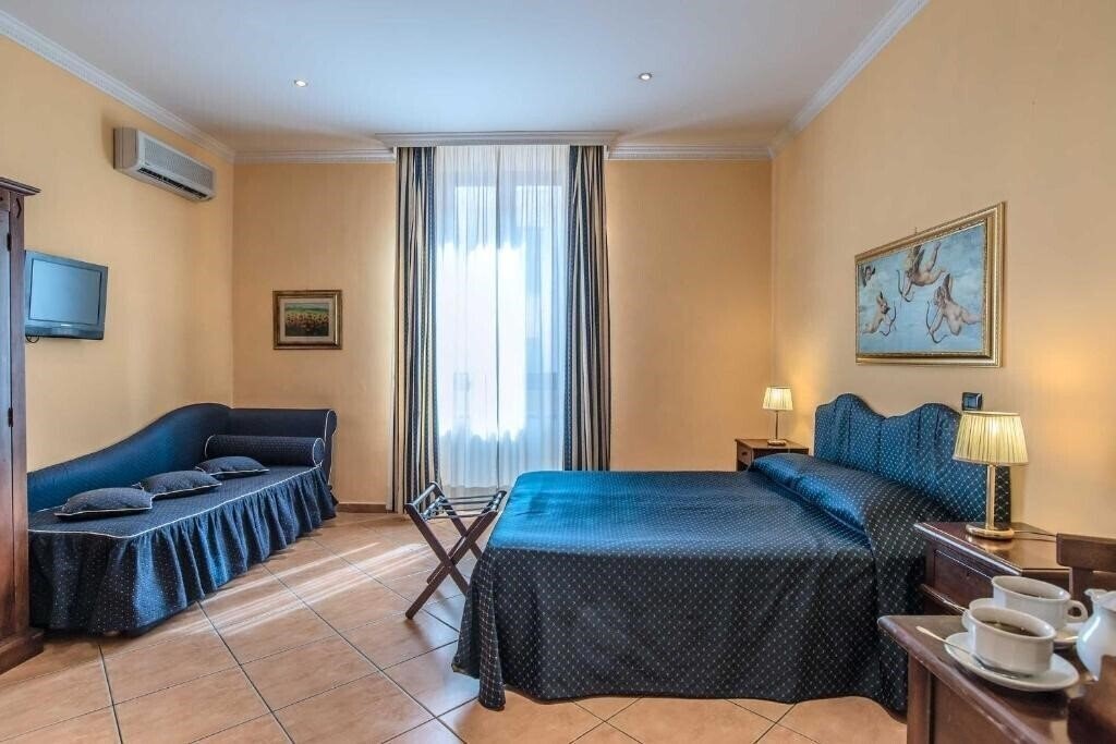 Hotel Caracciolo 3*