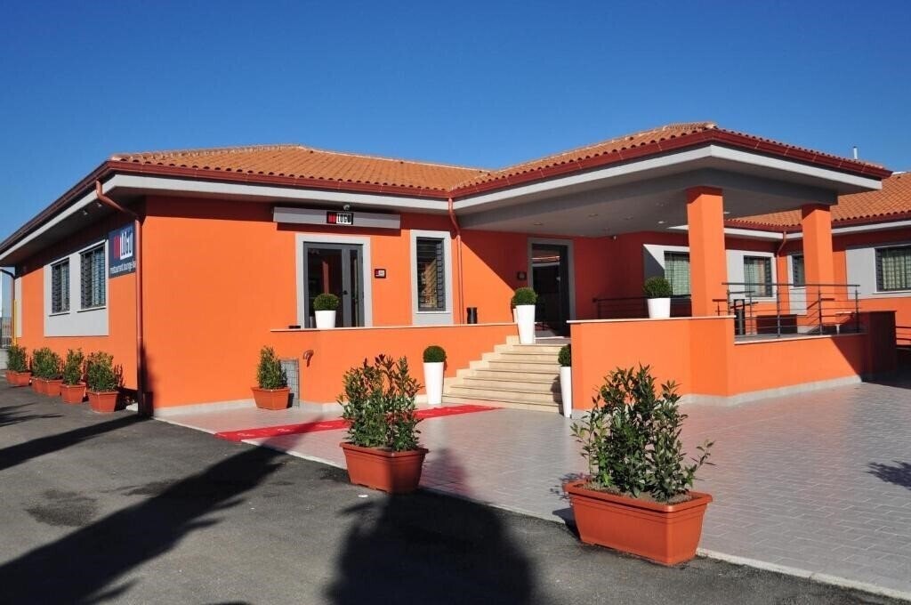 Zdjęcia 325 Tor Vergata 3*