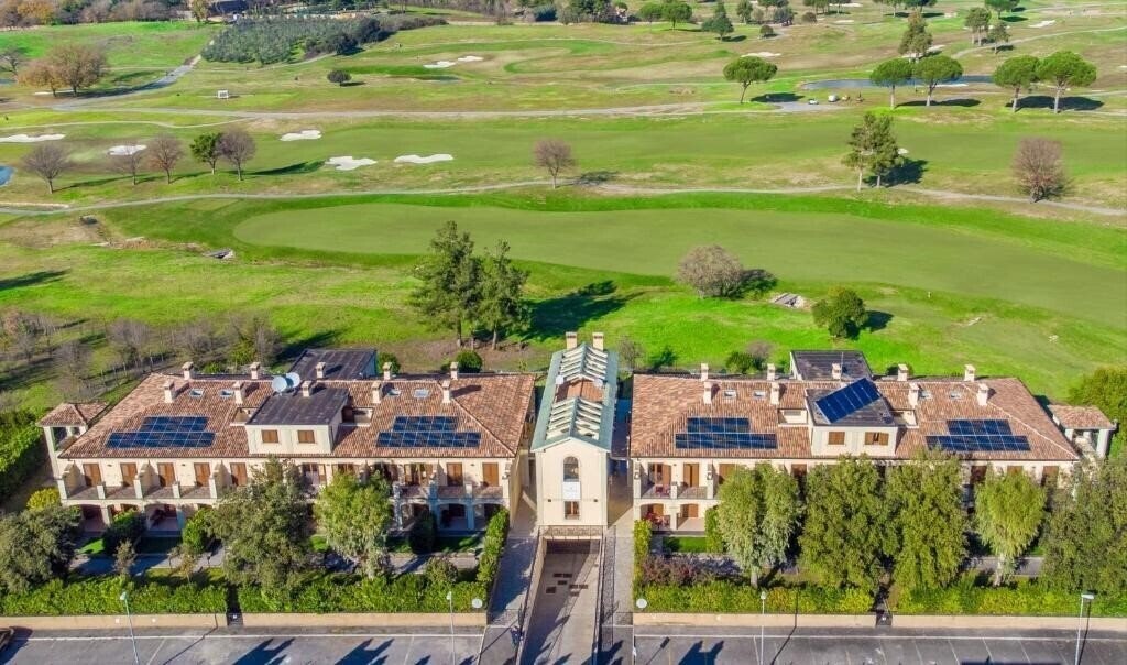 Hotel Carpediem Roma Golf Club 4*