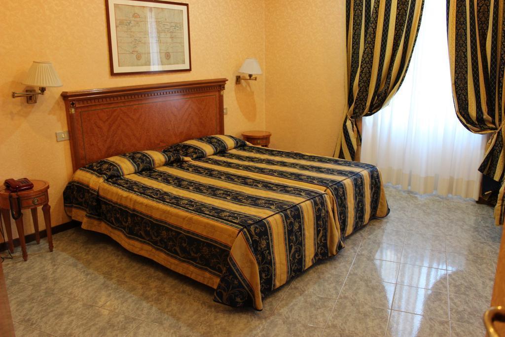 Готель Dei Consoli Hotel 3*