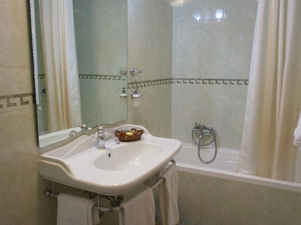 Фотографія Dei Consoli Hotel 3*