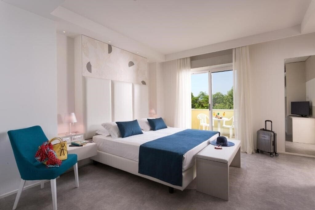 Zdjęcie Astoria Suite (Marina Centro) 4*