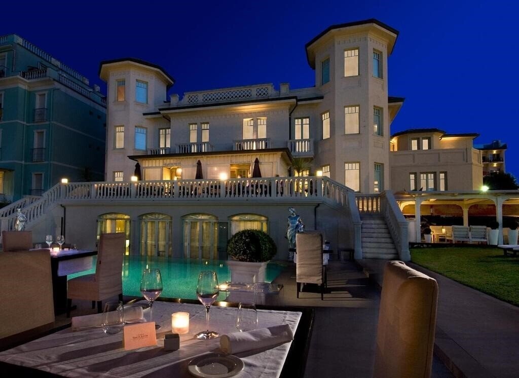 Hotel Carducci 76 4*