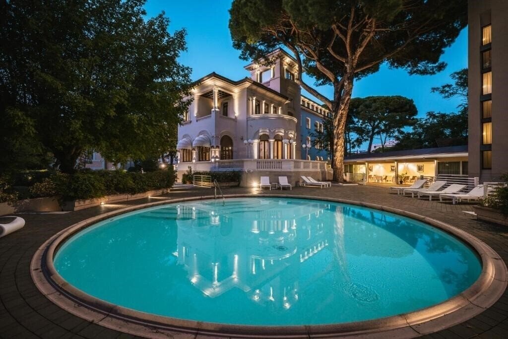 Отель De La Ville Hotel (Riccione) 4*