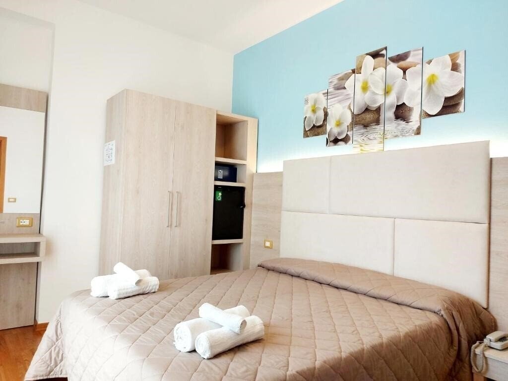 Hotel Monica (Rimini) 3*