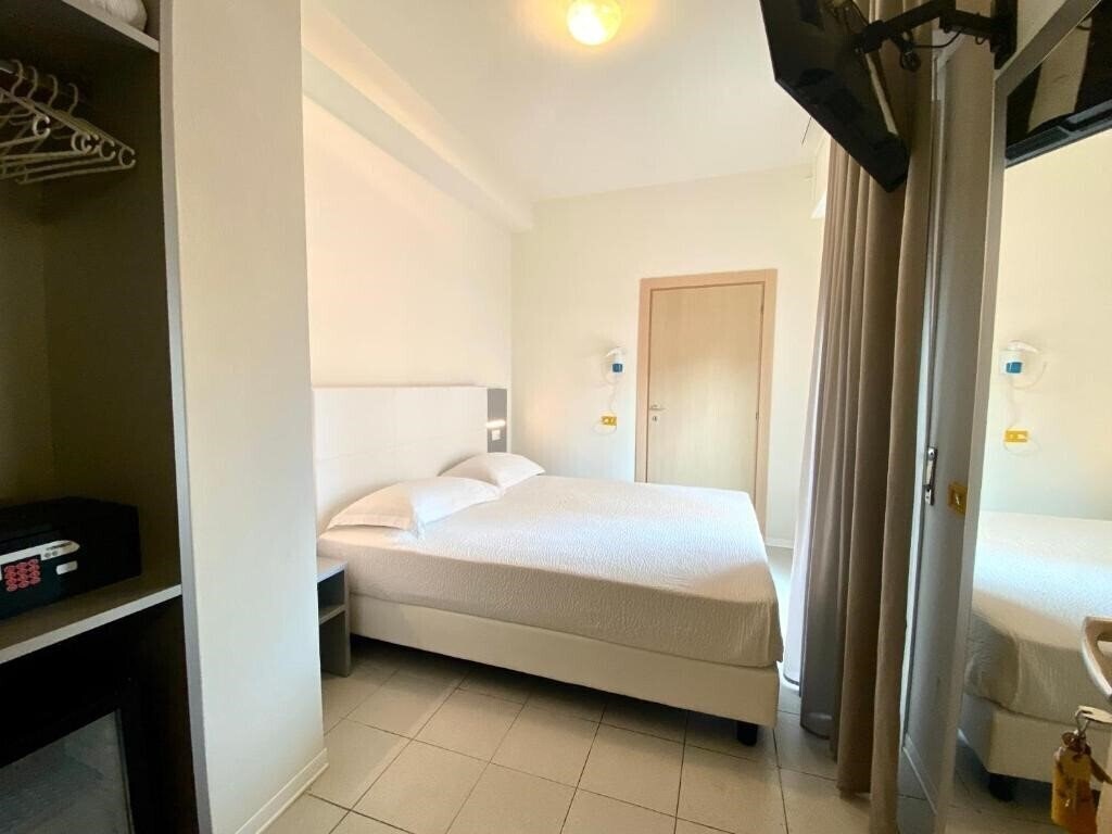 Zdjęcie Aron (Viserbella) 3*