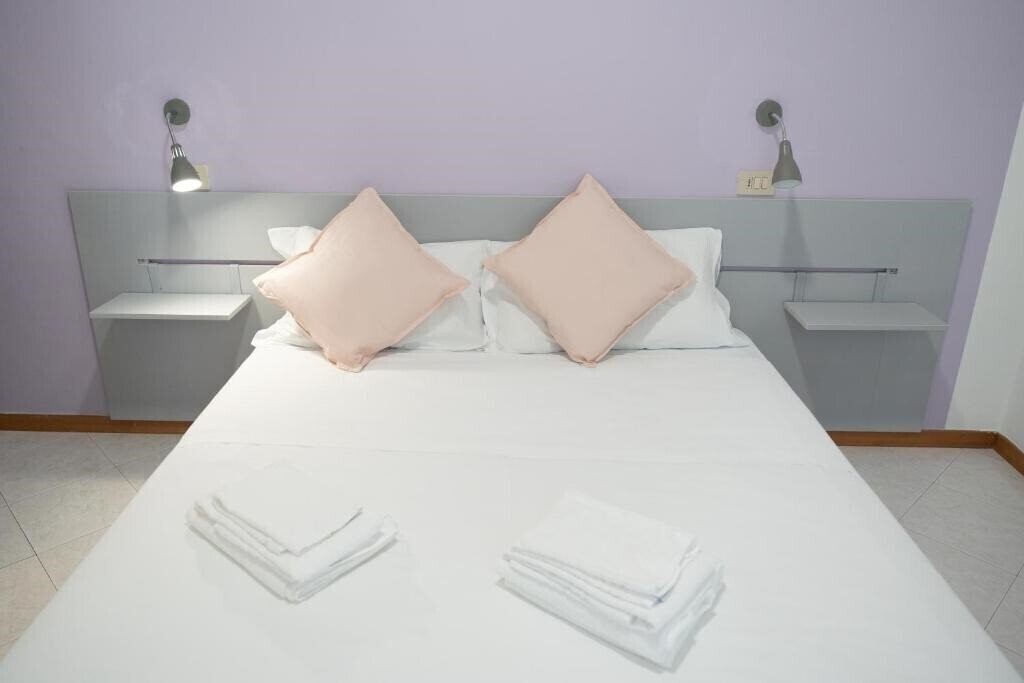 Hotel Hotel The Sea 2*