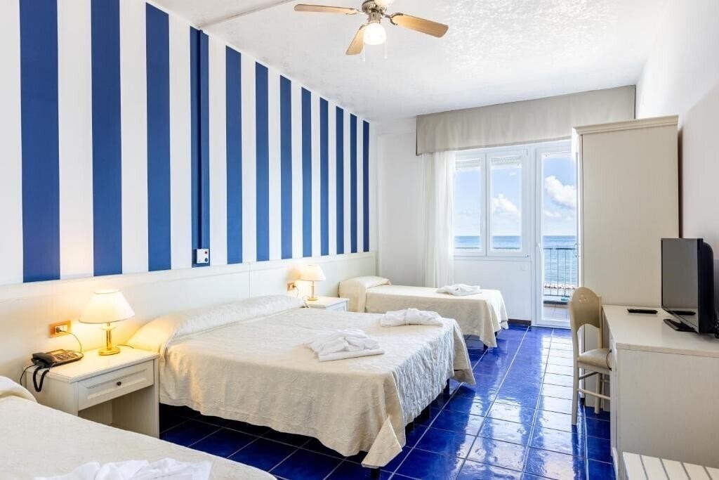 Hotel Caravelle Beach (Cattolica) 4*