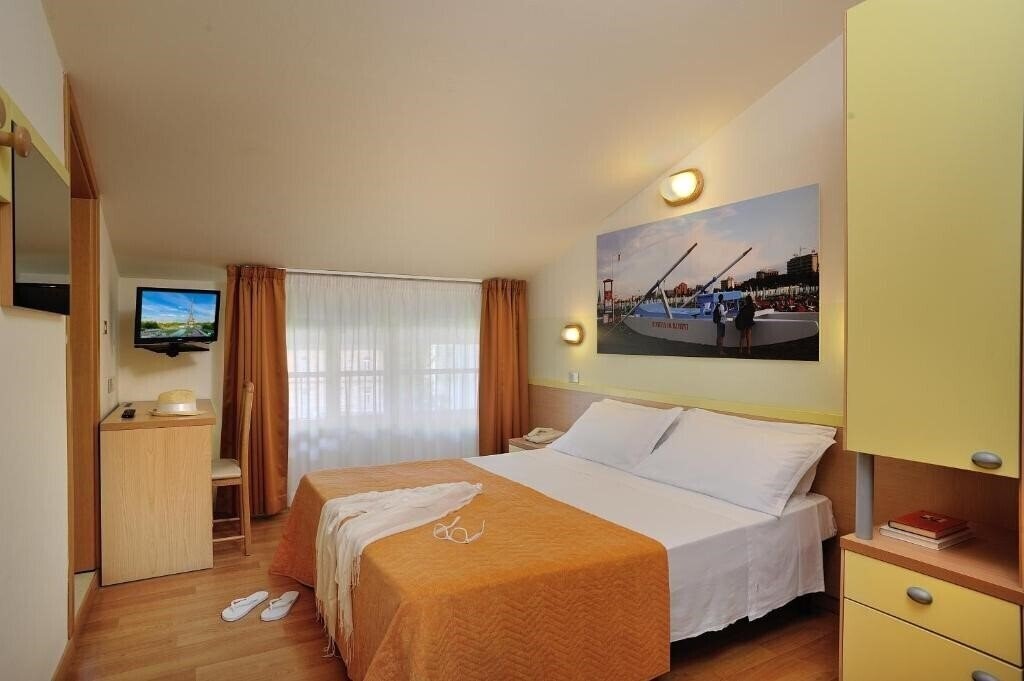 Zdjęcie Capri Hotel Rimini 2*