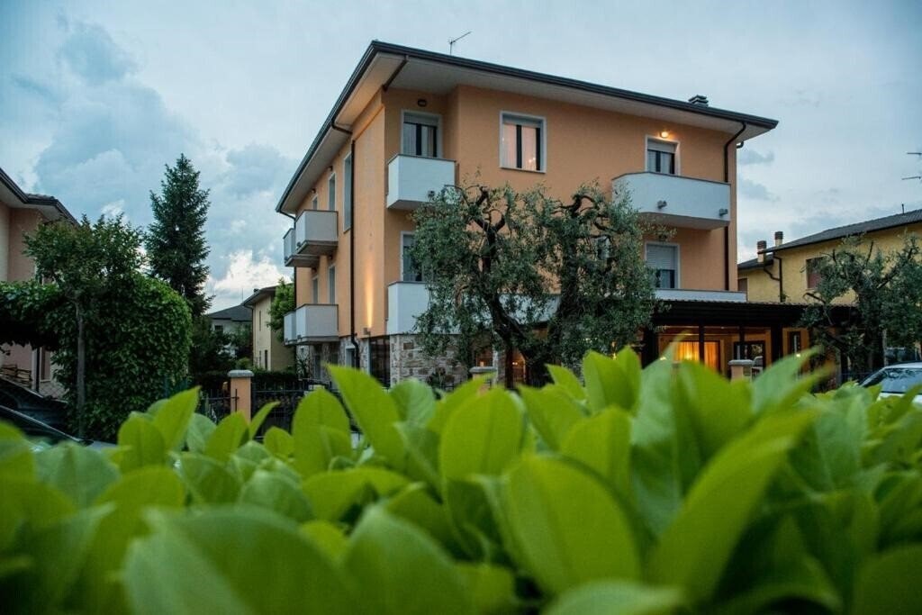 Отель Hotel Fiordaliso Sirmione 4*