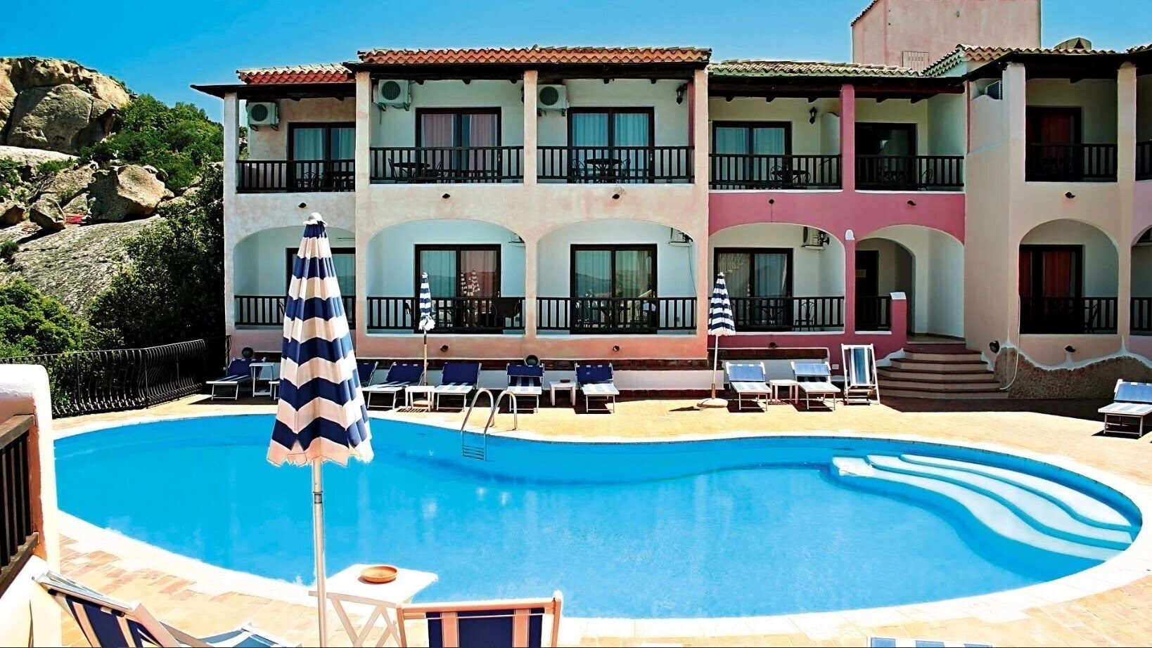 Hotel Hotel Li Graniti 4*