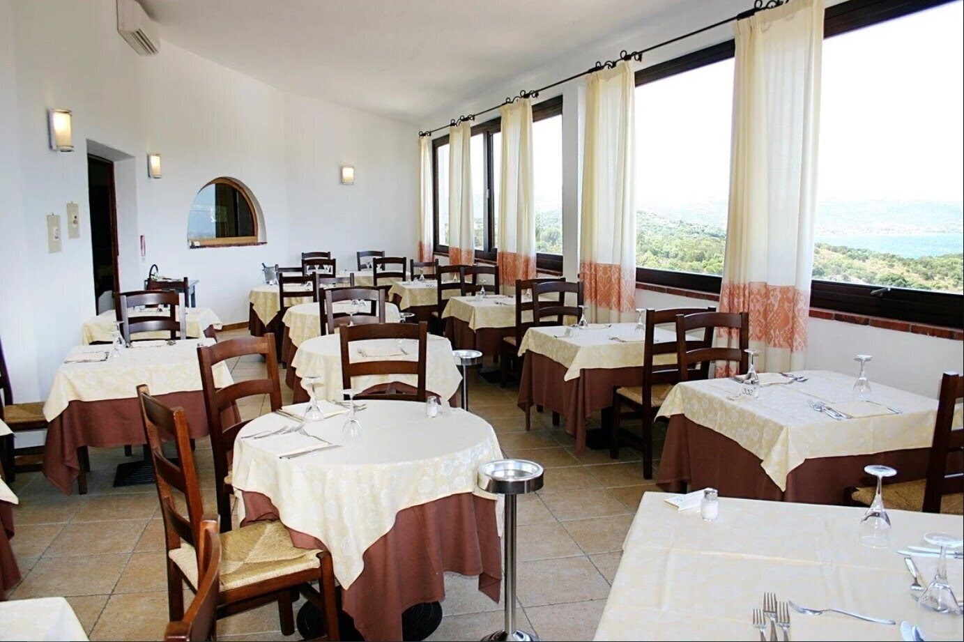 Zdjęcie Hotel Li Graniti 4*