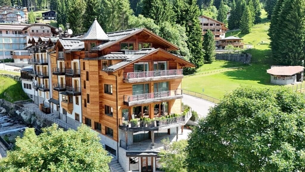 Hotel Chalet Laura Lodge Hotel 4*