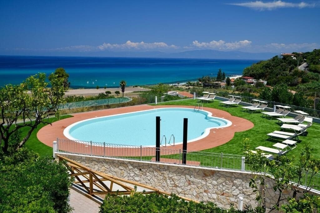 Hotel New Paradise Tropea 2*