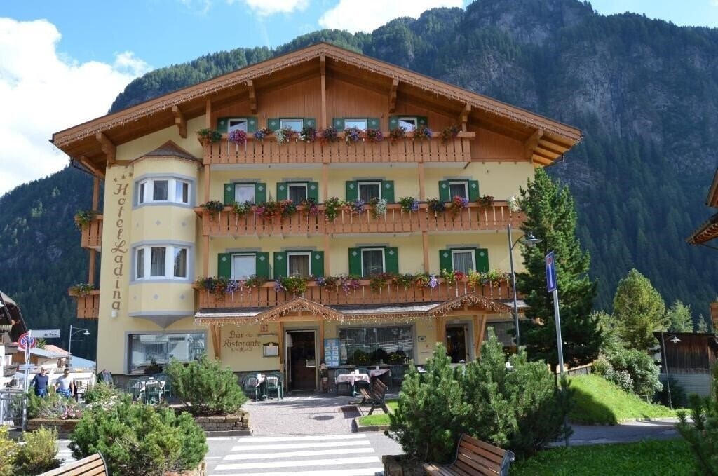 Zdjęcie Hotel Ladina 3*