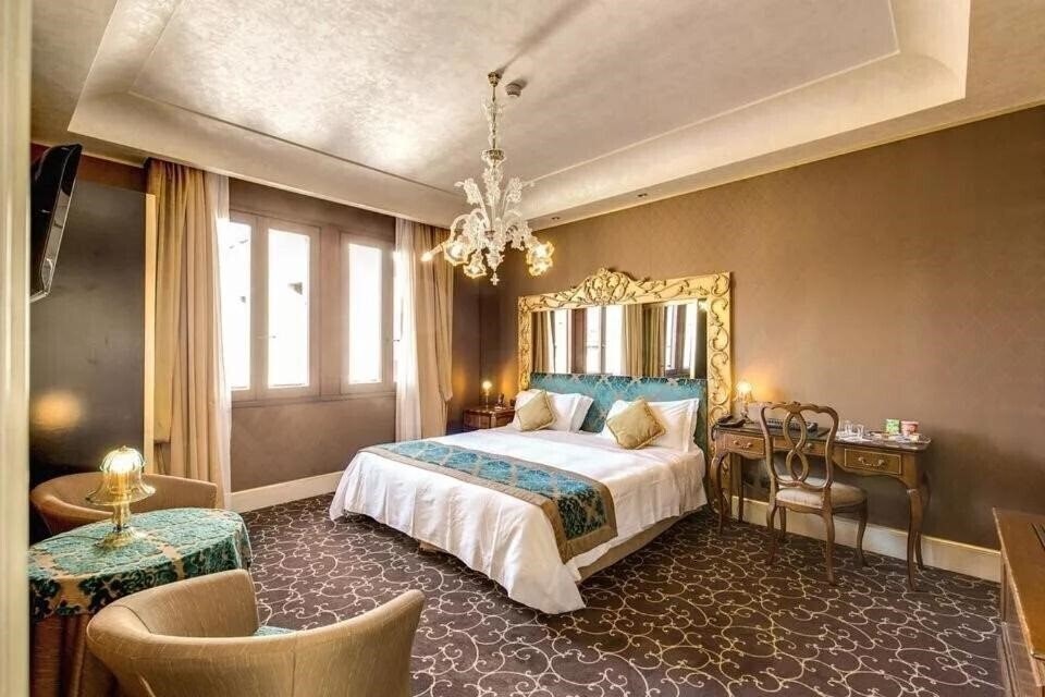 Отель Pesaro Palace 4*