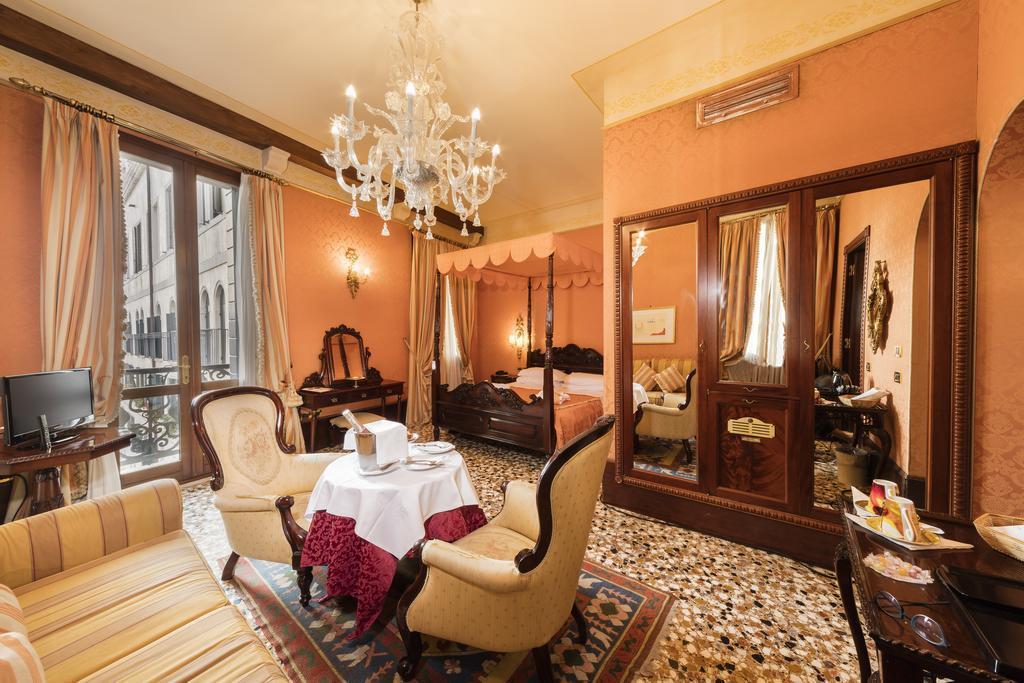 Готель Hotel Al Ponte Dei Sospiri 4*