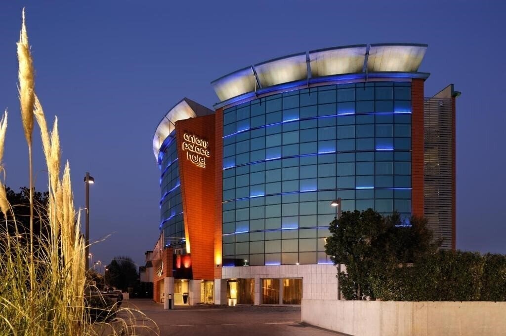 Отель Antony Palace 4*