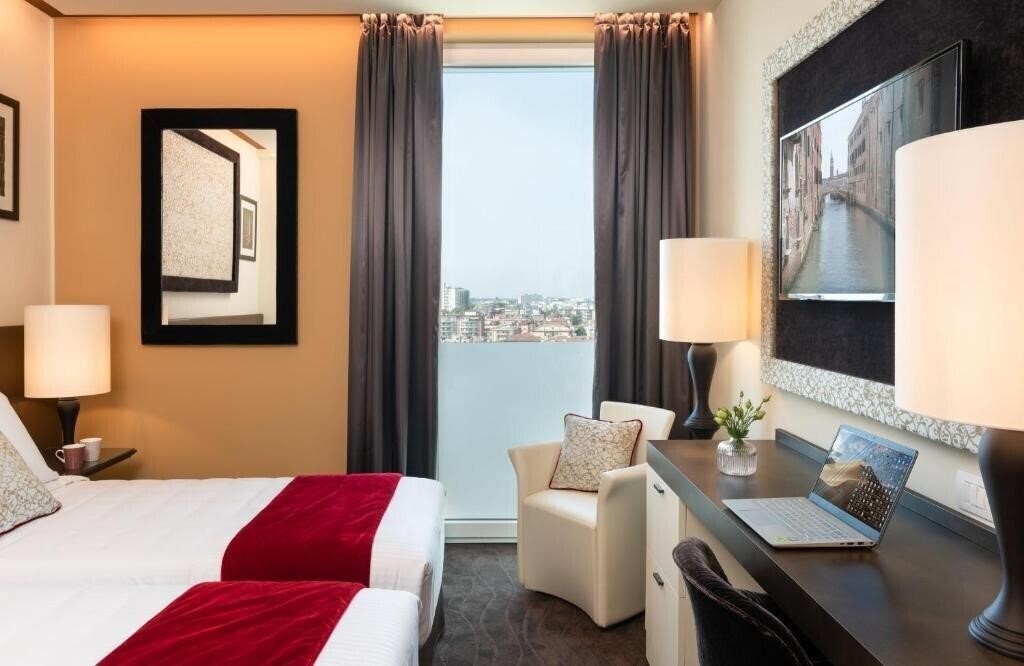 Отель Leonardo Royal Hotel Venice Mestre 4*