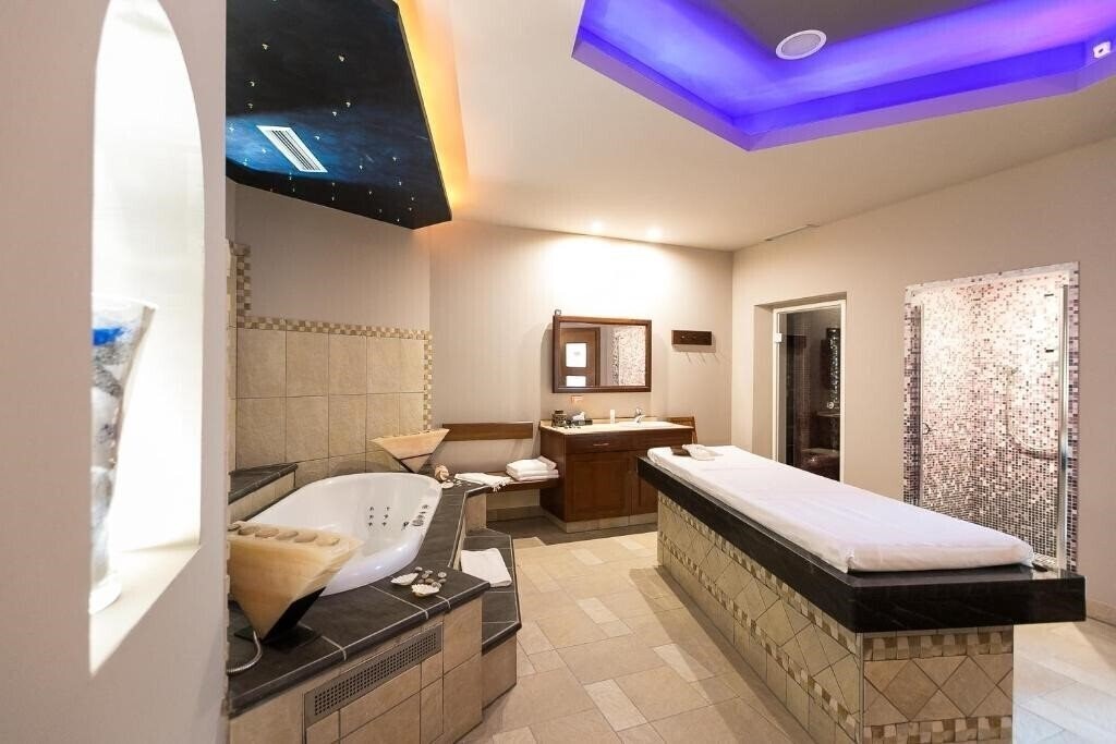 Фото Mediterranee Family & SPA Hotel 4*