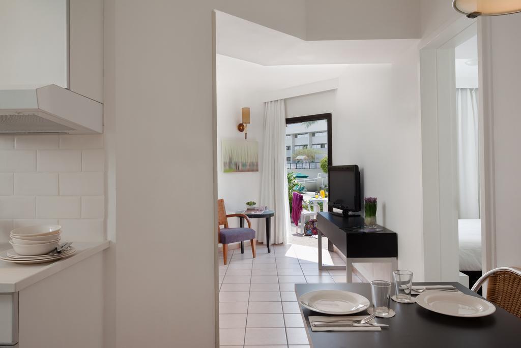 Фото Isrotel Riviera 3*