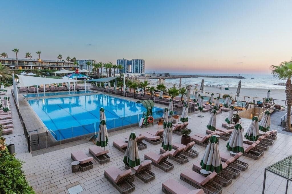 Hotel Dan Accadia Herzliya 5*