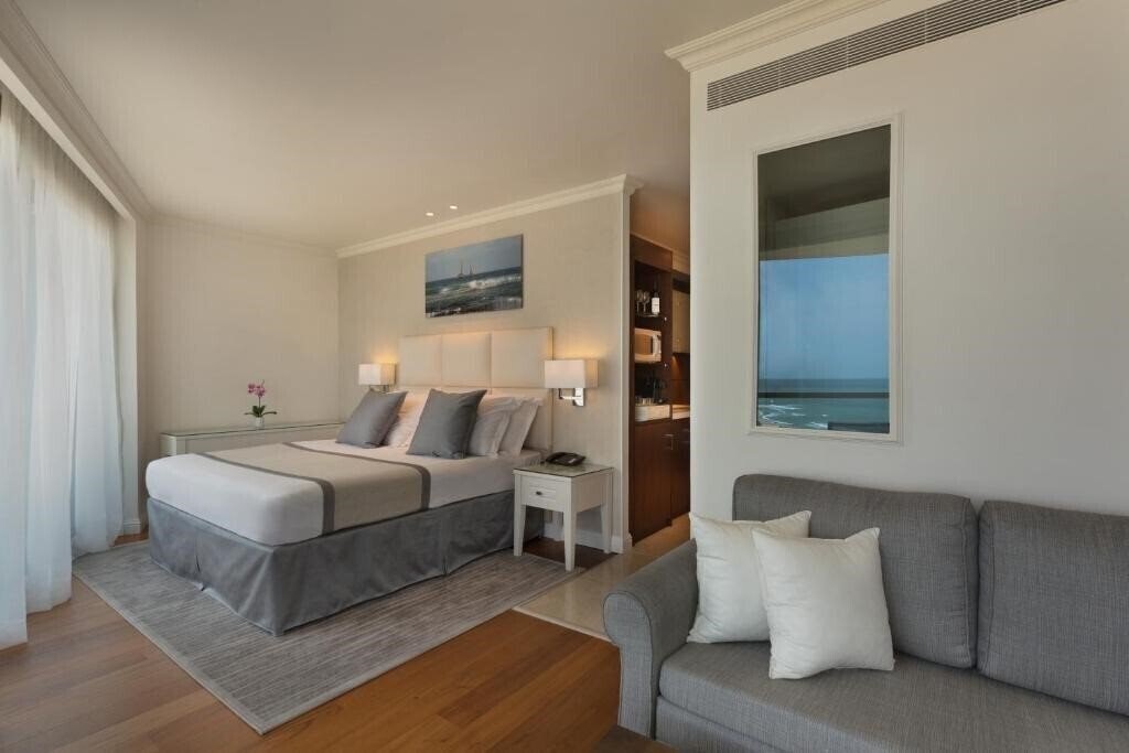 Фото Okeanos Suites 4*