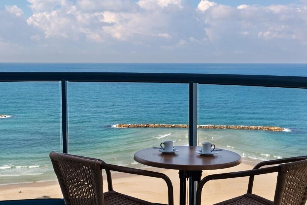 Hotel Isrotel Tower Tel Aviv 4*