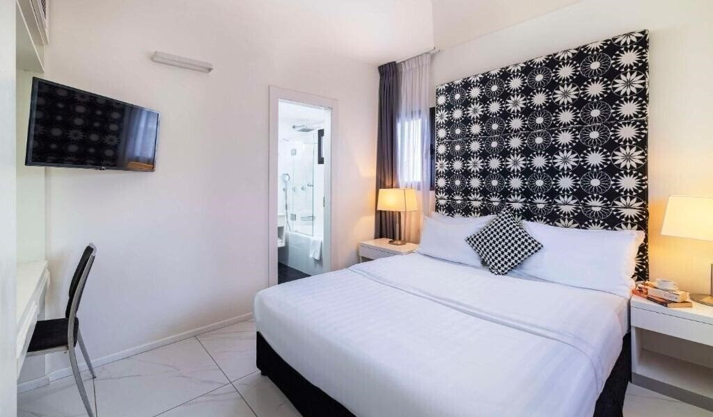 Фотографія Best Western Regency Suites 4*