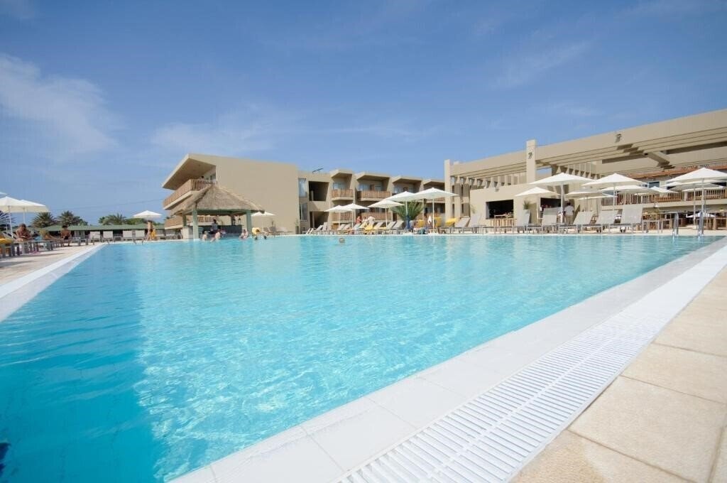 Готель Oasis Salinas Sea 5*