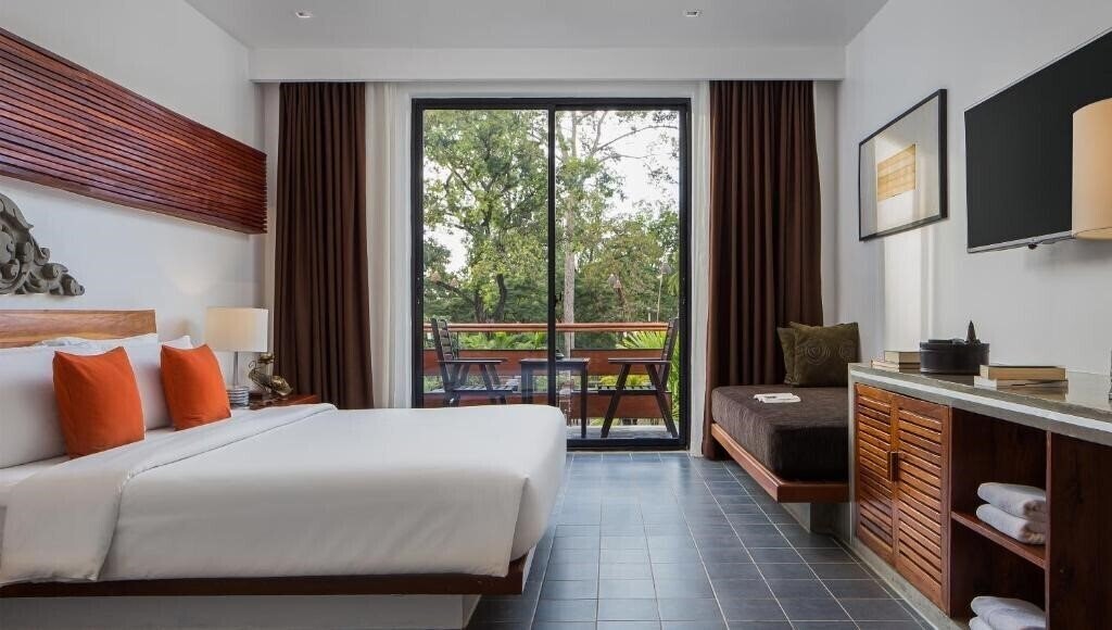 Фото Lynnaya Urban River Resort 4*