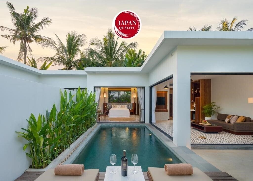 Hotel Waka Villa Private Resort Spa 4*