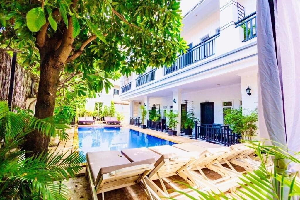 Отель Rithy Rine Angkor Residence 3*