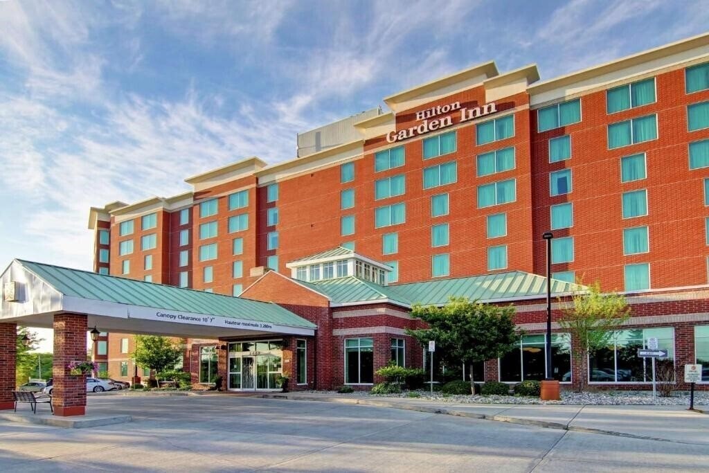 Отель Hilton Garden Inn Ottawa Airport 4*