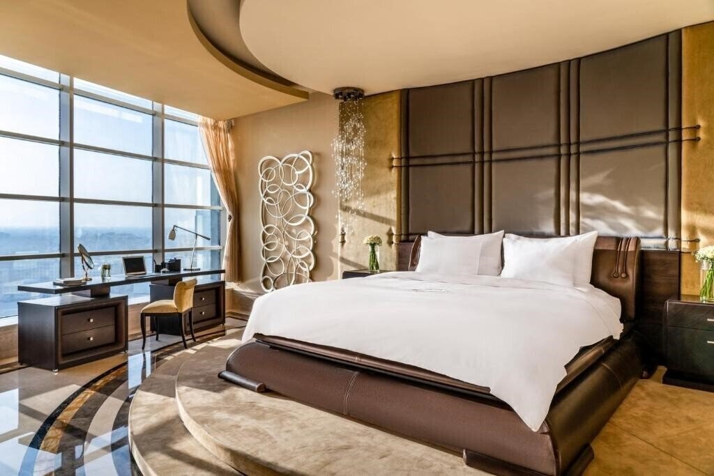 Готель La Cigale Hotel 5*