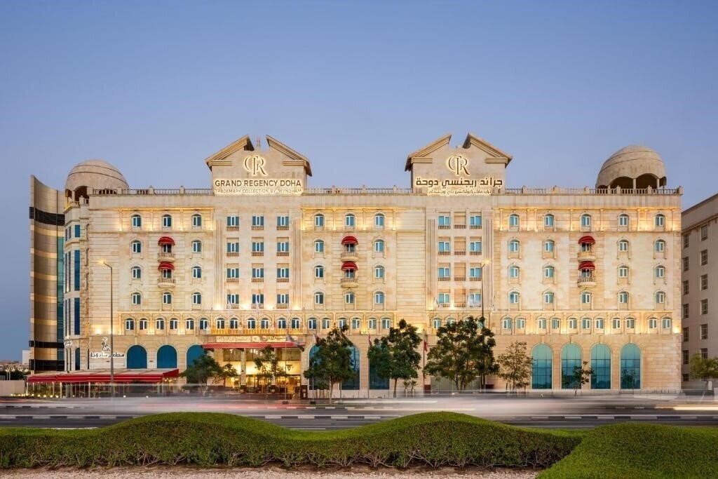 Готель Wyndham Grand Regency Doha 5*