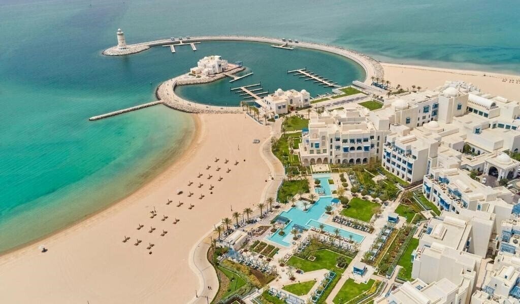 Готель Hilton Salwa Beach Resort & Villas 5*