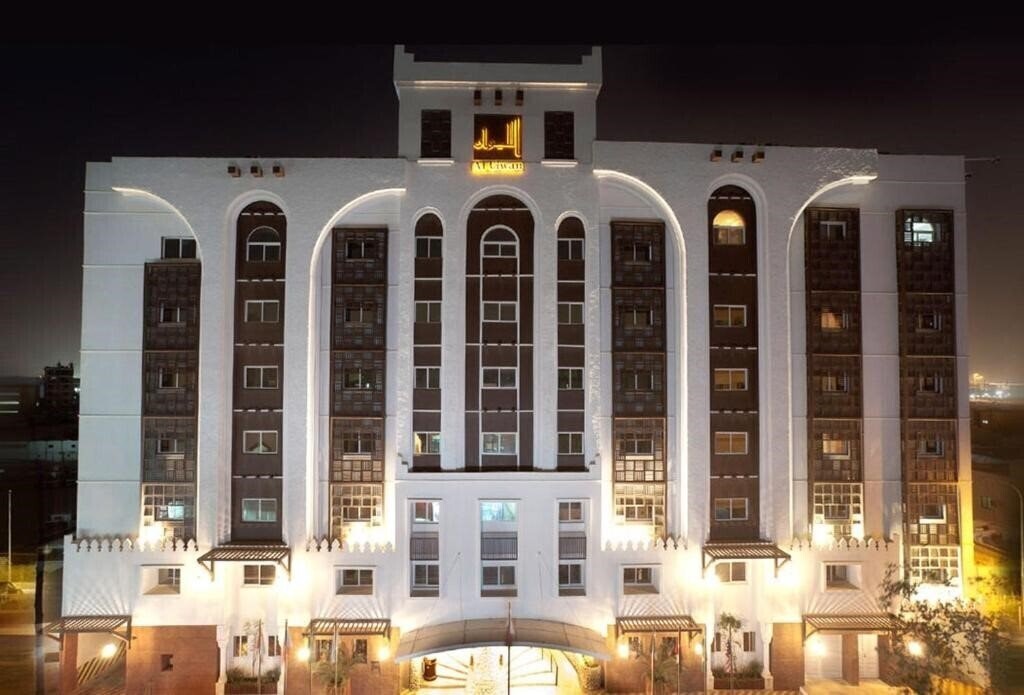 Hotel Al Liwan Suites 4*